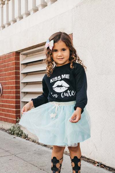 The "KISS ME I'M CUTE" Gossip Kids Unisex Sweater | BLACK