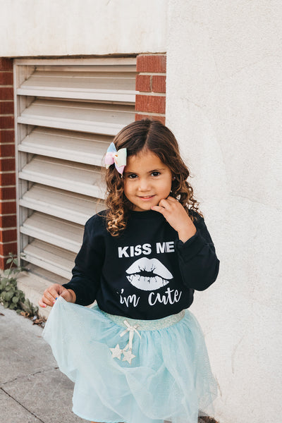 The "KISS ME I'M CUTE" Gossip Kids Unisex Sweater | BLACK